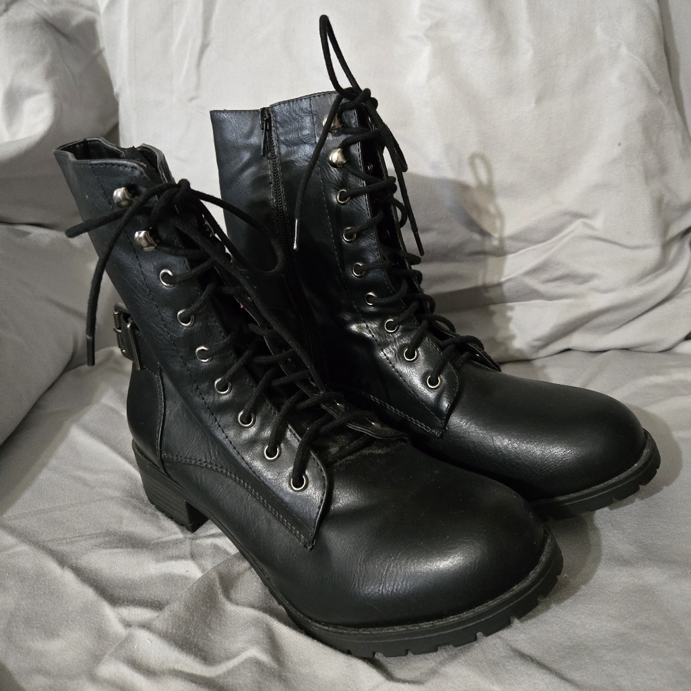 Boots - Picture 4 of 7